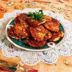 Драники из картофеля с сосисками  и сыром