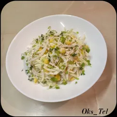 Салат с кальмарами и капустой