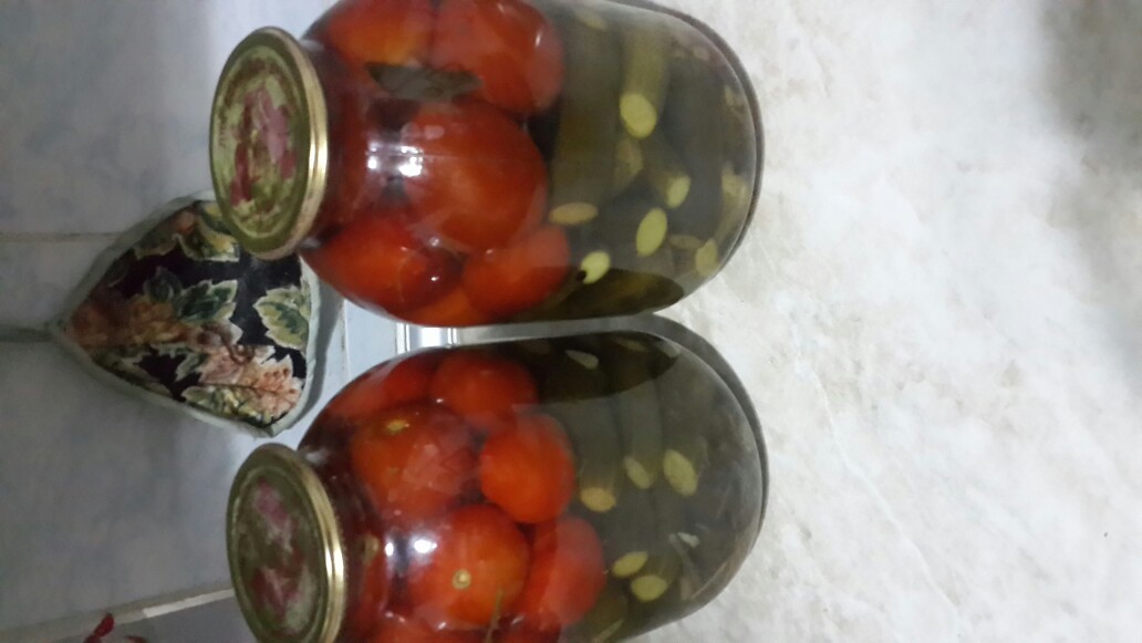 Быстрые маринованные помидоры и огурцы