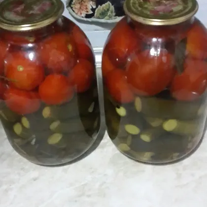 Маринованные помидоры и огурцы 'Ассорти' на зиму