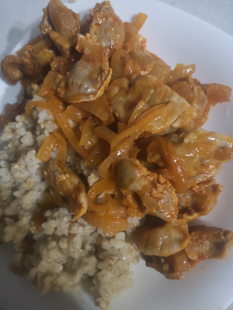 Куриные желудочки с томатной пастой