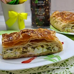 Слоеный пирог с яйцами и зеленым луком