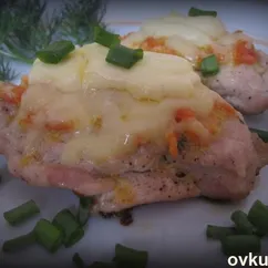 Куриные грудки с корейской морковью под сырной корочкой