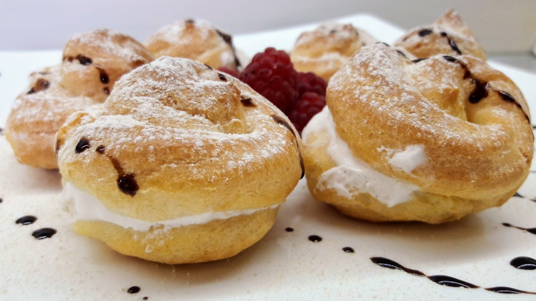 ЕКЛЕРИ З НЕЙМОВІРНО НІЖНОЮ НАЧИНКОЮ | ЗАВАРНЫЕ ПИРОЖНЫЕ ЭКЛЕРЫ | Профітролі