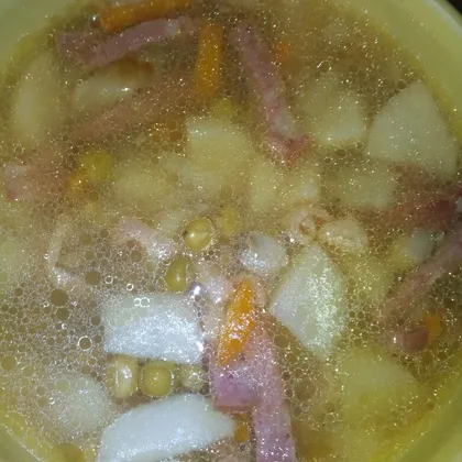 Суп из домашнего зеленого горошка