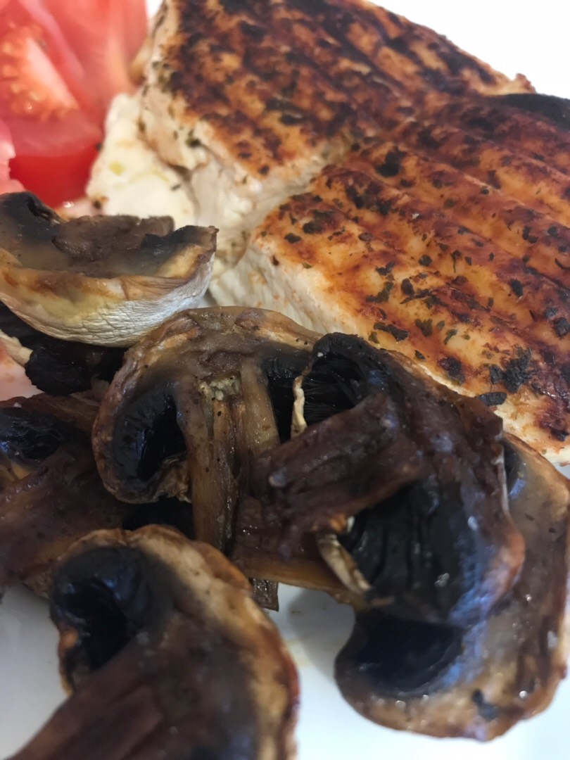Курочка с грибами на гриле (можно и на сковороде)
