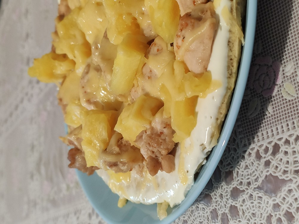 Пицца на основе овсяных хлопьев с курицей и ананасами