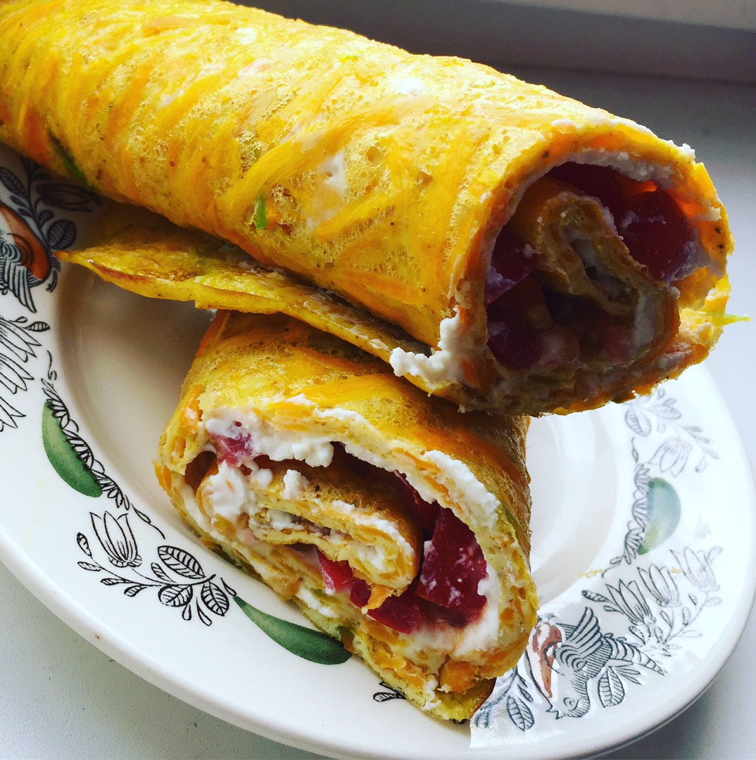 Яичный рулетик с морковкой