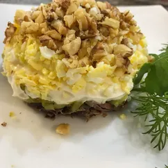 Салат с говядиной и грецким орехом 😋👍🏼🌸