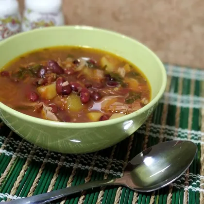 Суп фасолевый с домашним томатом и кинзой