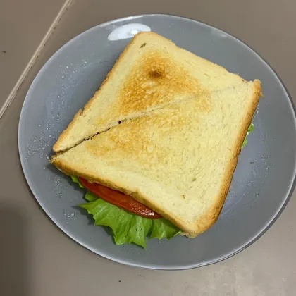 Вкусный сандвич на завтрак