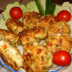 Вкусные и полезные котлеты из куриного мяса с сыром и овощами