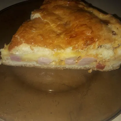 Пирог с колбасой и сыром