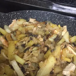 Жаркое из куриной грудки и грибов 😋