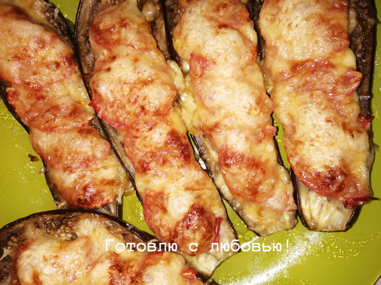 Баклажаны-лодочки с мясным фаршем, помидорами и сыром в духовке. Без предварительной обжарки начинки