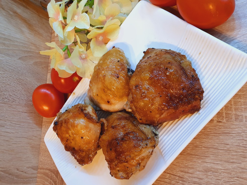 Жареные куриные бедра в духовке: рецепт от Шефмаркет!