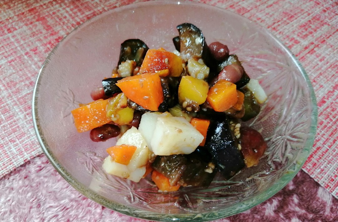 Салат "Монтенегро" с персиками