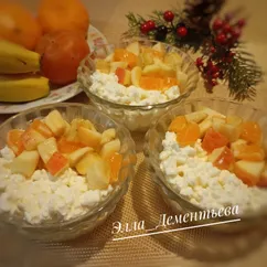 Творог с фруктовым салатом