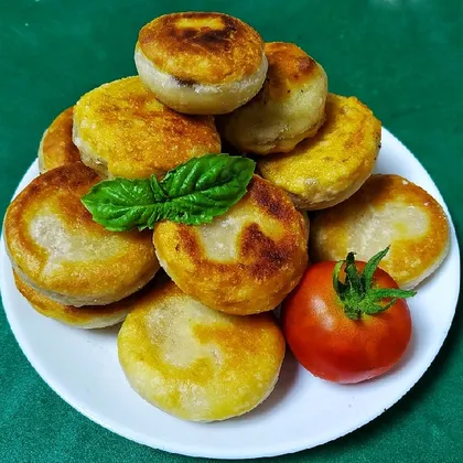 Пирожки с творогом и помидорами «Бомбочки»