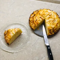 Шарлотка с яблоками