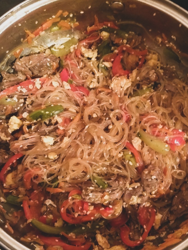 Фунчоза с говядиной и овощами