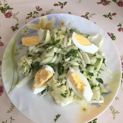 Салат из пекинской капусты с авокадо