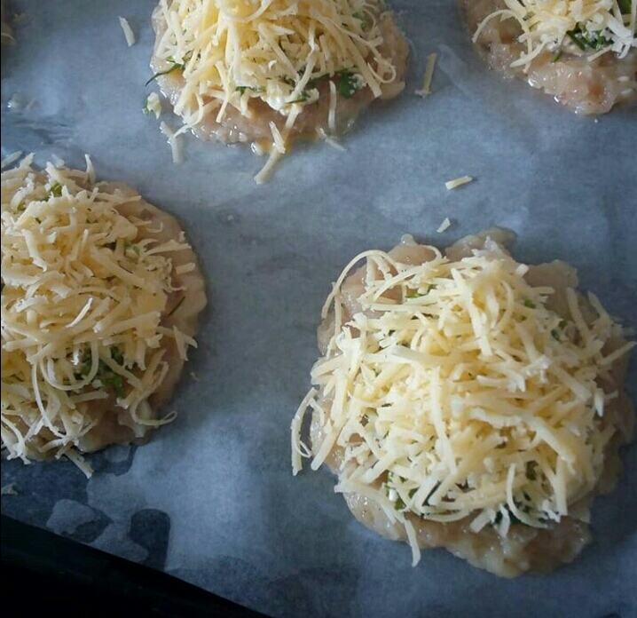 Куриные медальоны под сырной шапкой