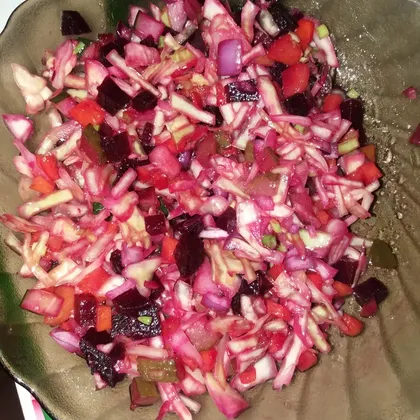Салат из сезонных овощей