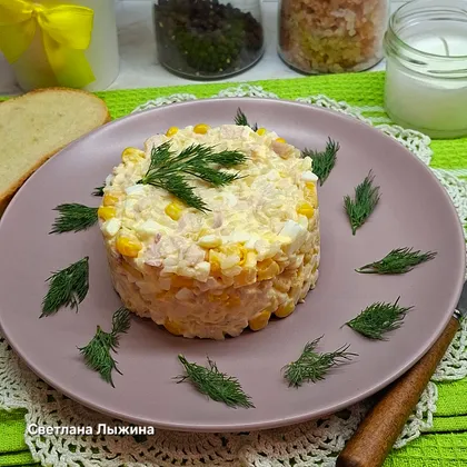 Салат с копченой курицей и рисом