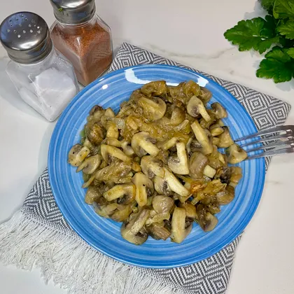 Шампиньоны жареные с луком 