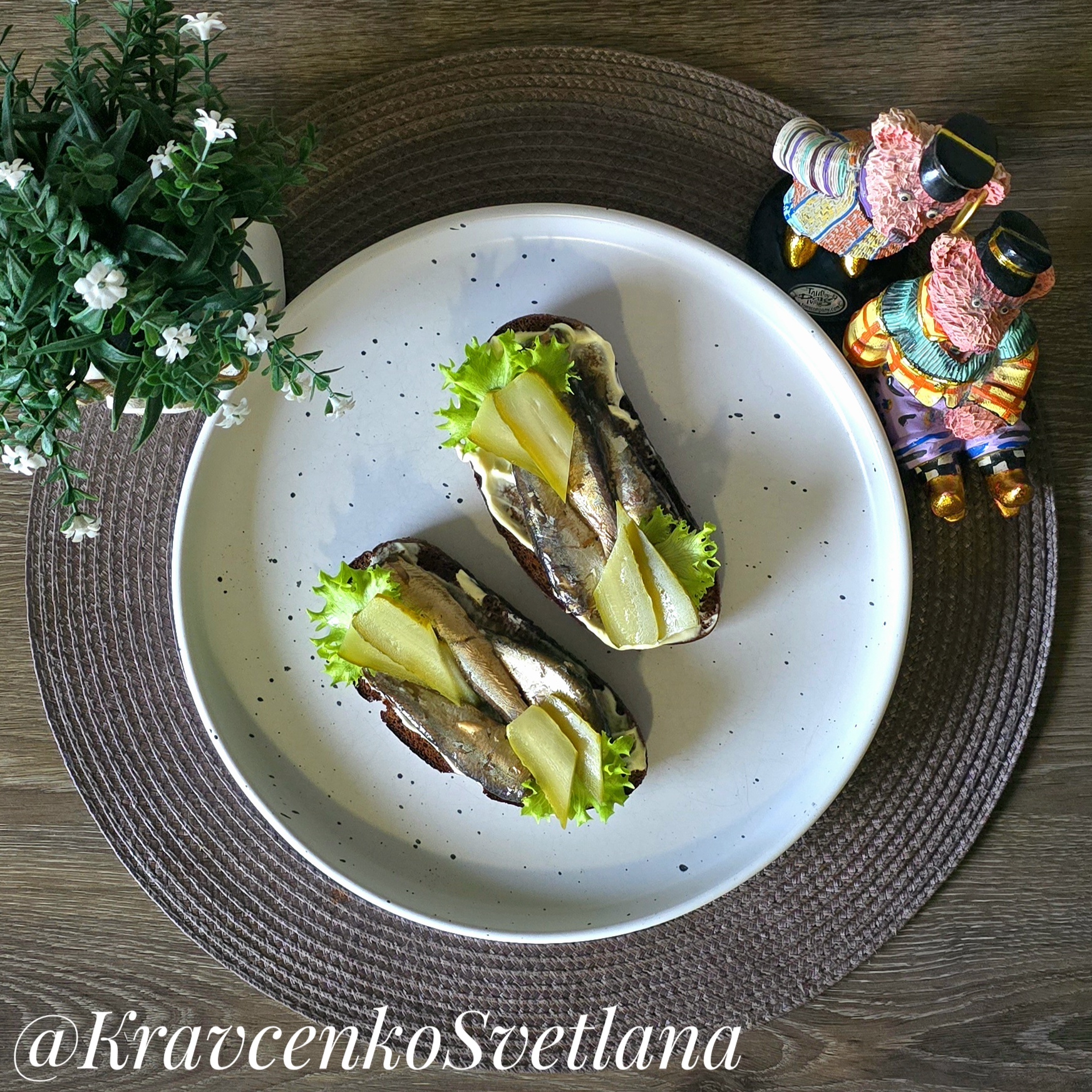 Бутерброды со шпротами