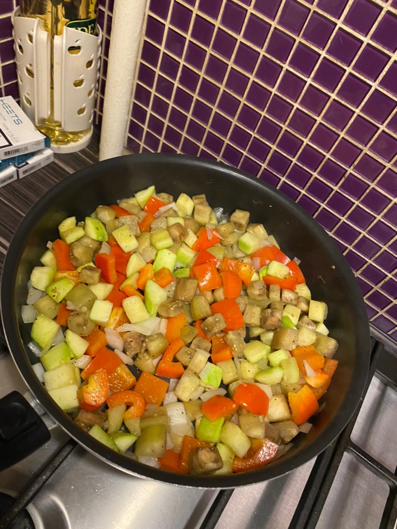 Овощи в сметанно-чесночном соусе