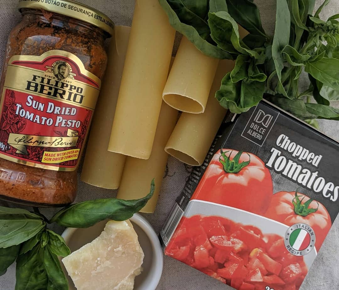 Каннеллони фаршированные песто с вялеными томатами