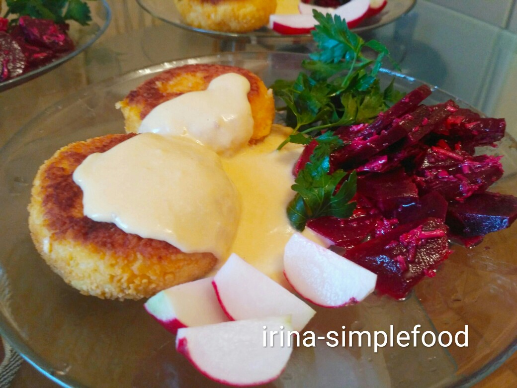 Котлеты картофельные с соусом из желтков, с гарниром из свёклы
#чемпионатмира #германия