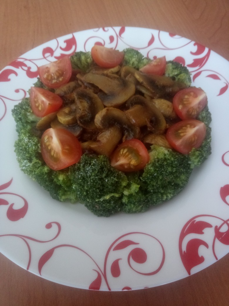 Шампиньоны с овощами
