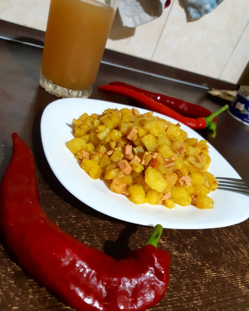 Картошка жареная с колбасой