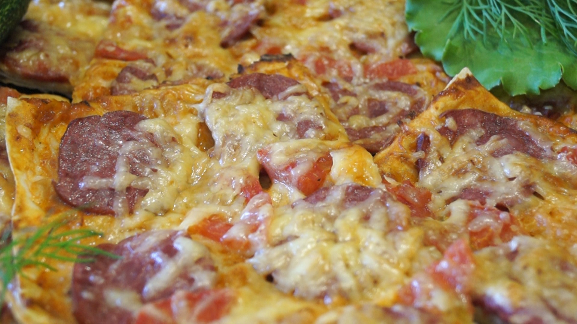 рецепт домашней пиццы в духовке с колбасой и сыром с домашним тестом фото 50