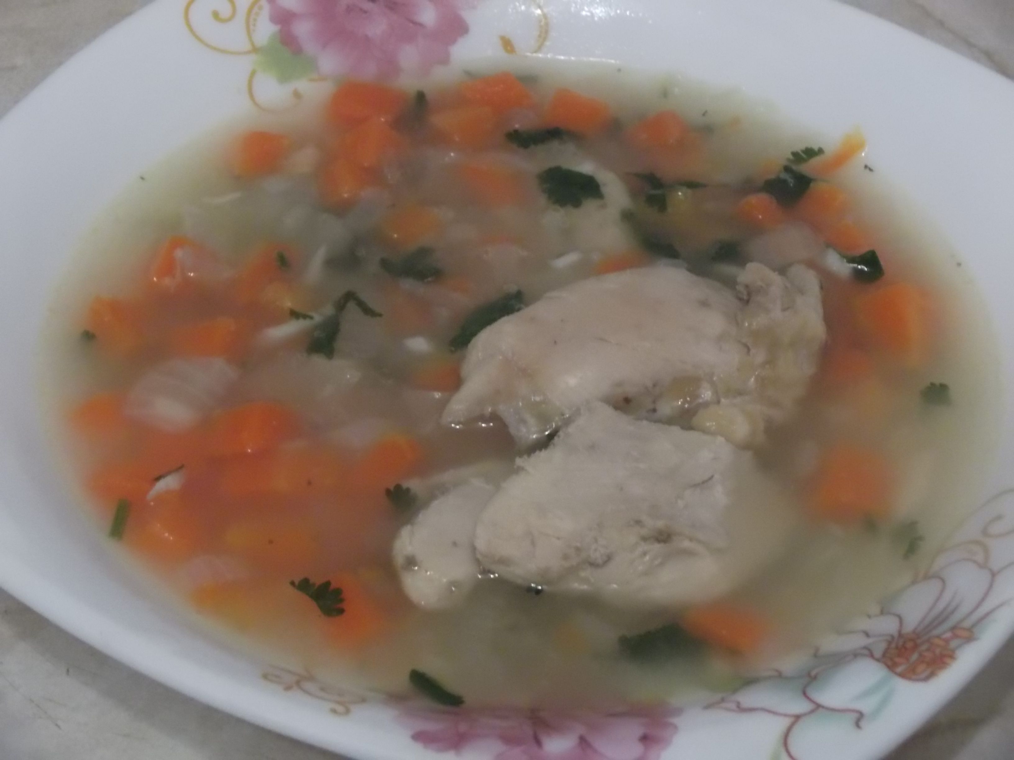 Луково-морковный суп с курицей