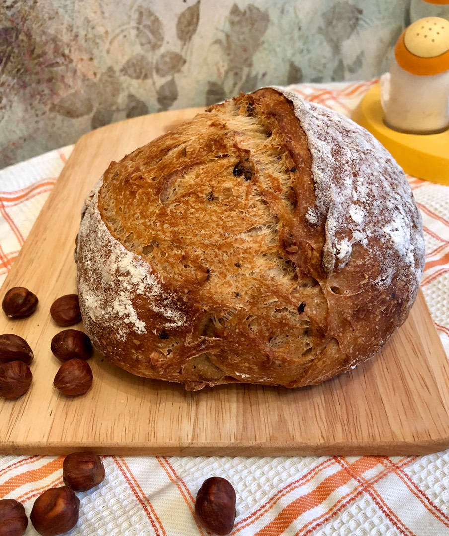 Хлеб на закваске с цз мукой и фундуком