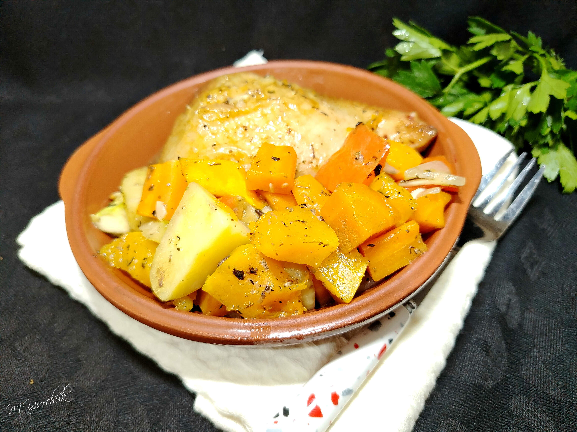 Овощи, запеченные с курицей