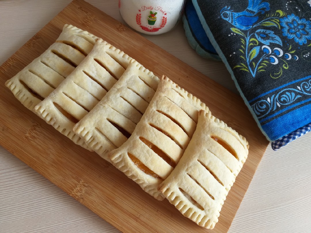 Слоеные пирожки с вареньем