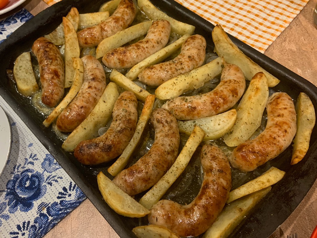 Картошка с колбасой в духовке - рецепт с фото пошагово