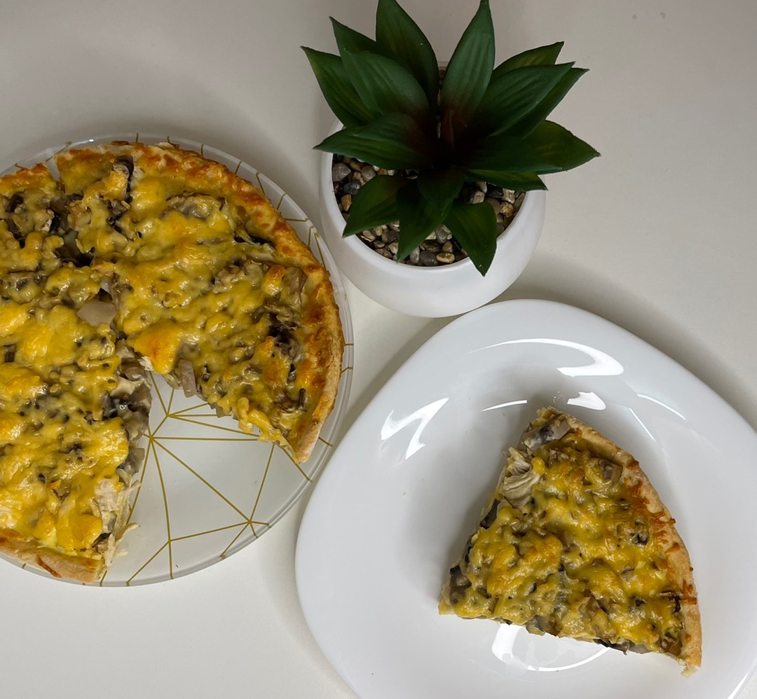 Киш с грибами и курицей