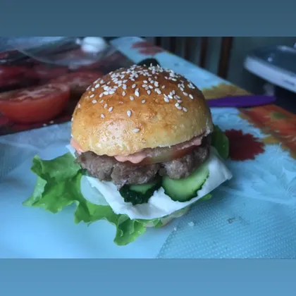 Гамбургер с мясной котлетой