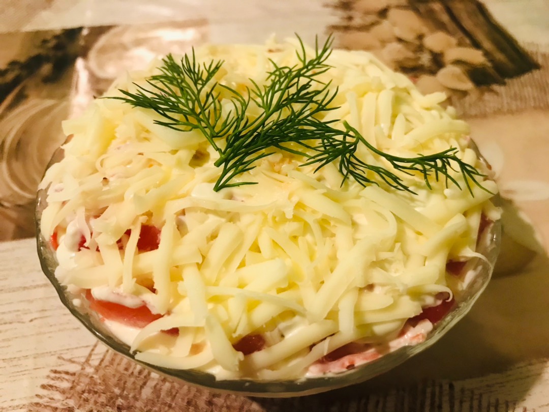 Рецепт крабового салата с кукурузой и огурцом