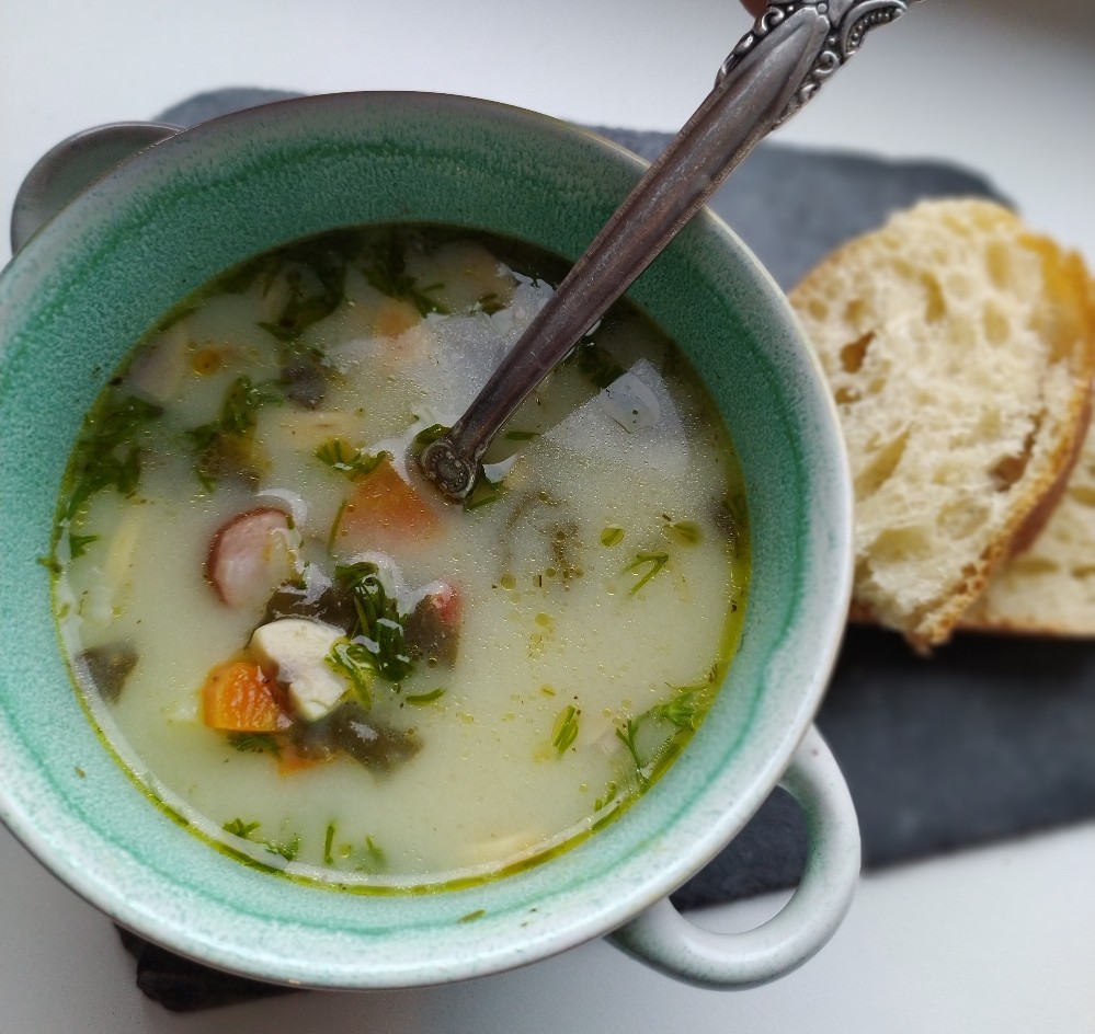 Щавелевый суп с шампиньонами и плавленым сыром
