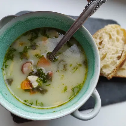 Щавелевый суп с шампиньонами и плавленым сыром
