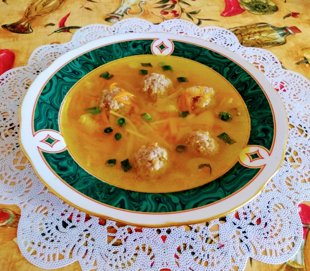 Суп с фрикадельками  и вермишелью