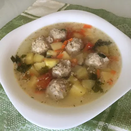 Суп с куриными фрикадельками и овощами