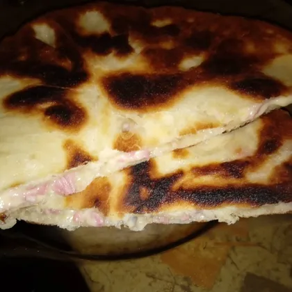 Хачапури с сыром и колбасой